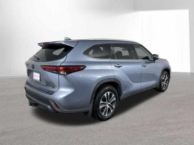 used 2022 Toyota Highlander car, priced at $35,626