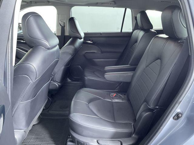 used 2022 Toyota Highlander car, priced at $35,626