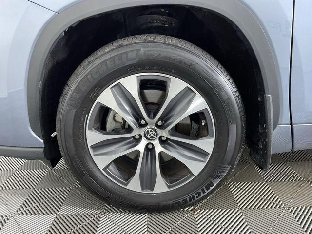 used 2022 Toyota Highlander car, priced at $35,626