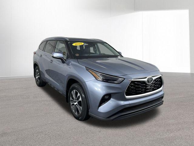 used 2022 Toyota Highlander car, priced at $35,626