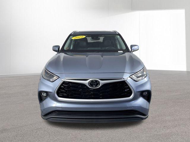 used 2022 Toyota Highlander car, priced at $35,626