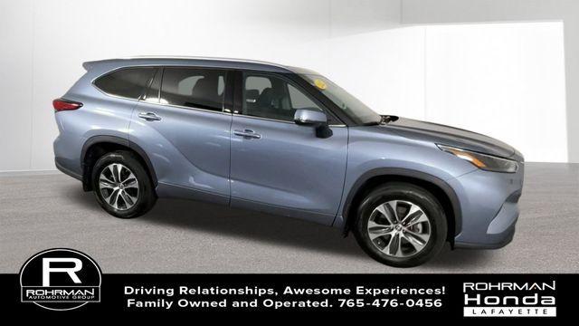 used 2022 Toyota Highlander car, priced at $35,626