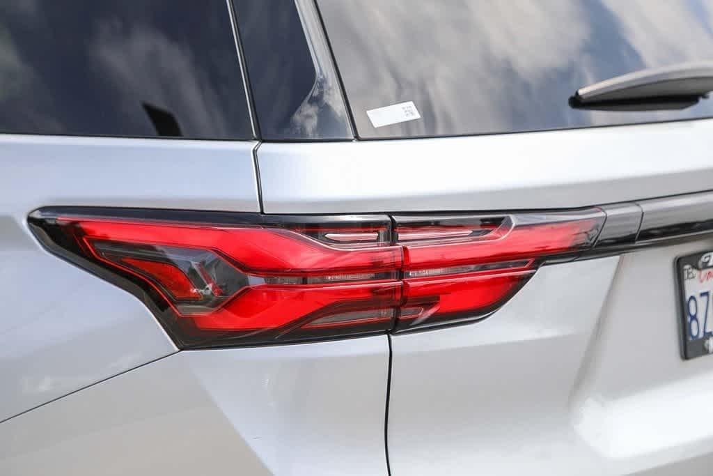 used 2022 Chevrolet Traverse car, priced at $21,588