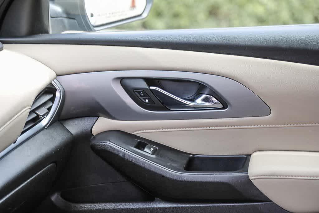 used 2022 Chevrolet Traverse car, priced at $21,588