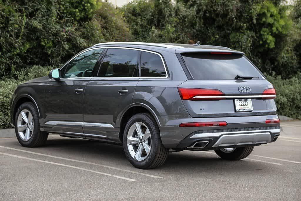 new 2025 Audi Q7 car, priced at $68,070