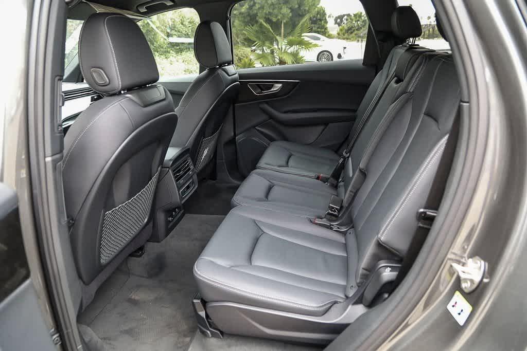 new 2025 Audi Q7 car, priced at $68,070