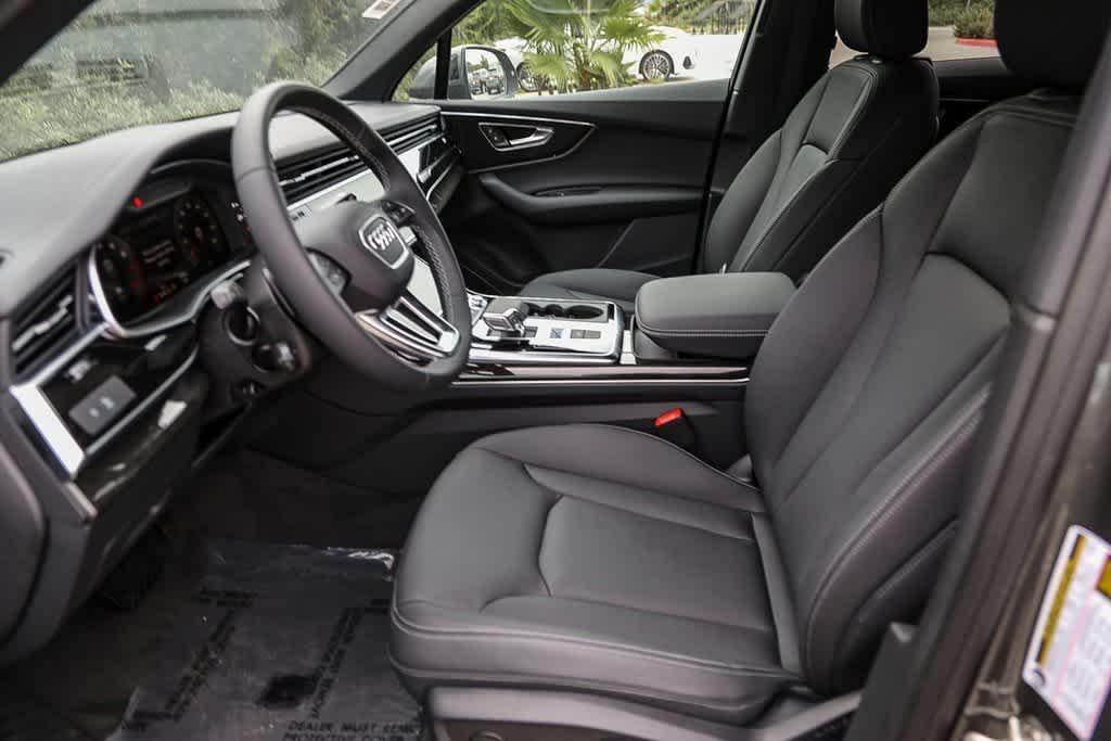 new 2025 Audi Q7 car, priced at $68,070
