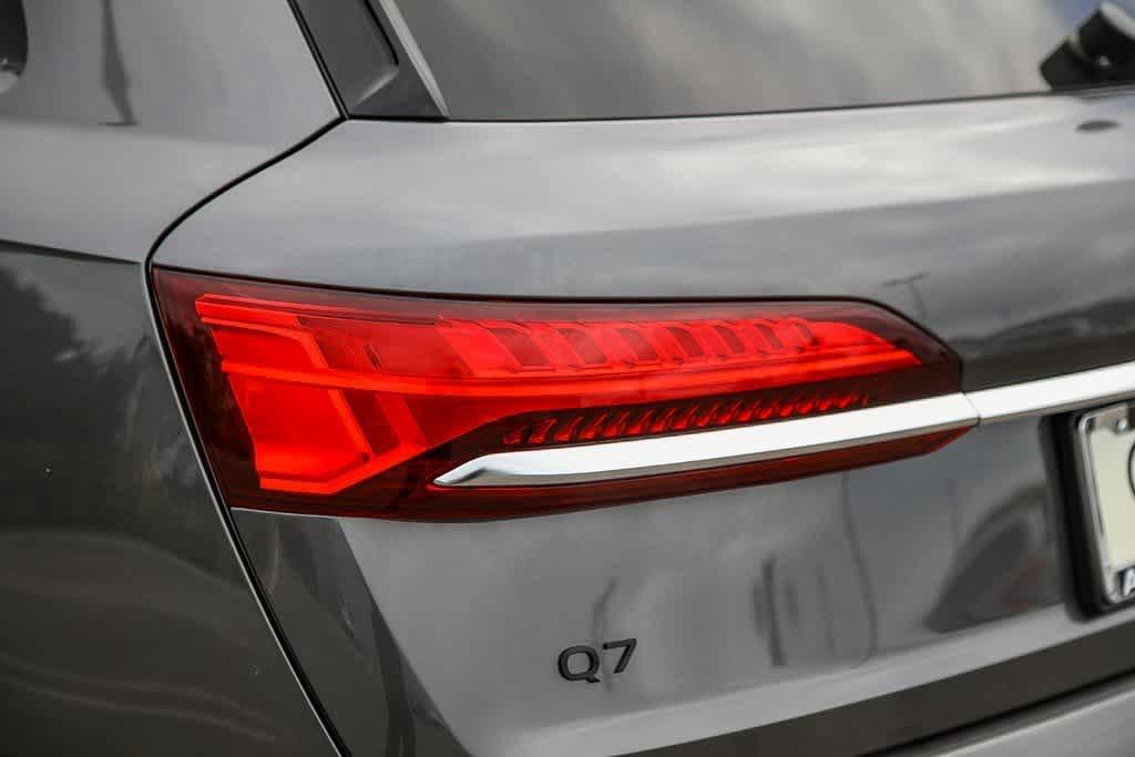new 2025 Audi Q7 car, priced at $68,070
