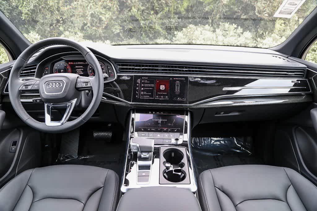 new 2025 Audi Q7 car, priced at $68,070