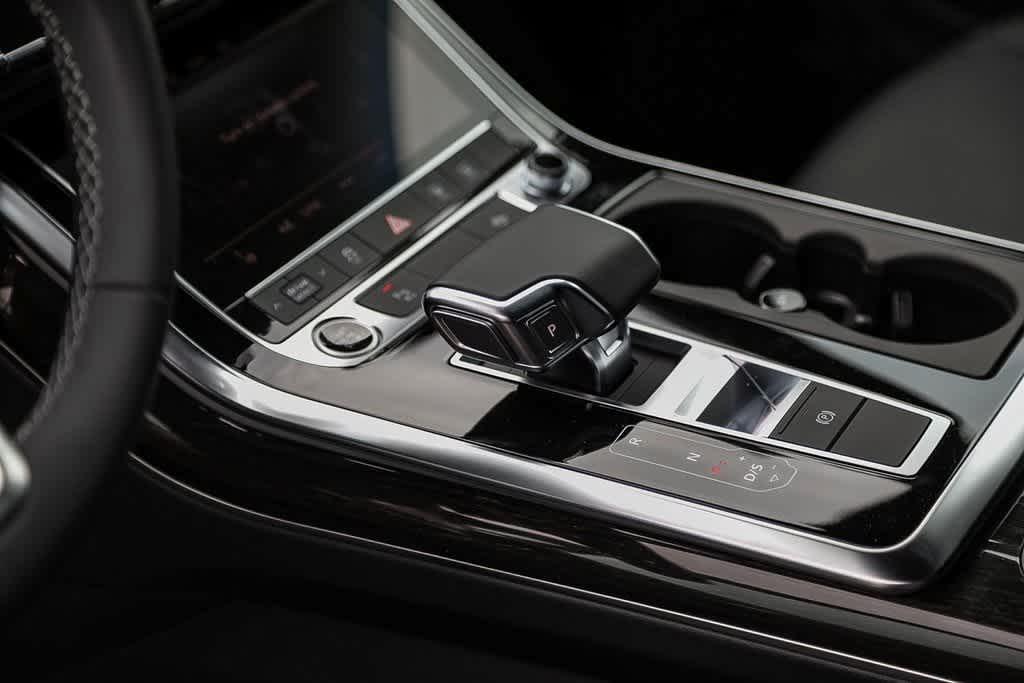 new 2025 Audi Q7 car, priced at $68,070