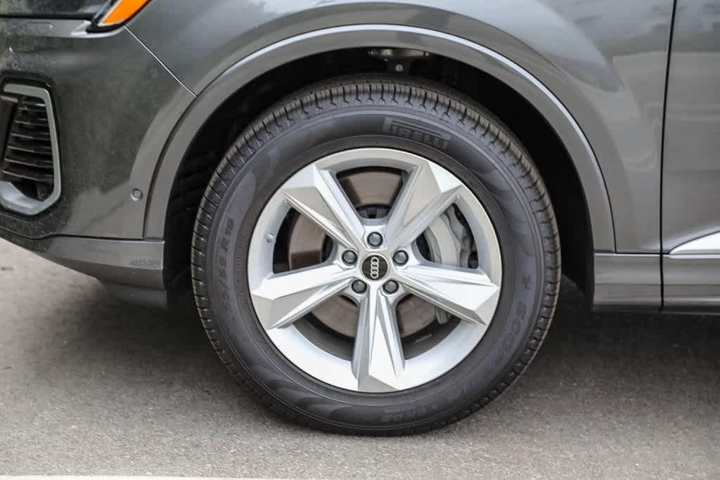 new 2025 Audi Q7 car, priced at $68,070
