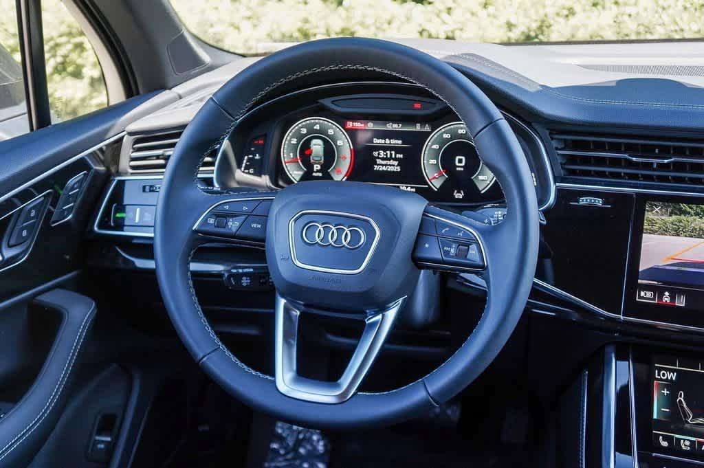 new 2025 Audi Q7 car, priced at $68,278