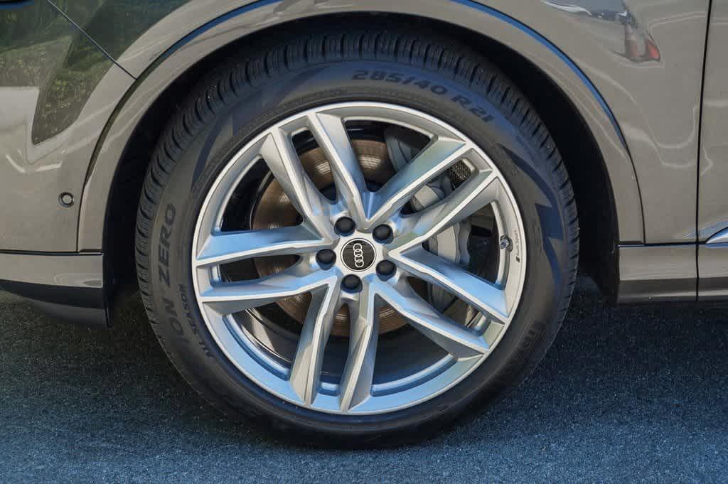 new 2025 Audi Q7 car, priced at $68,278