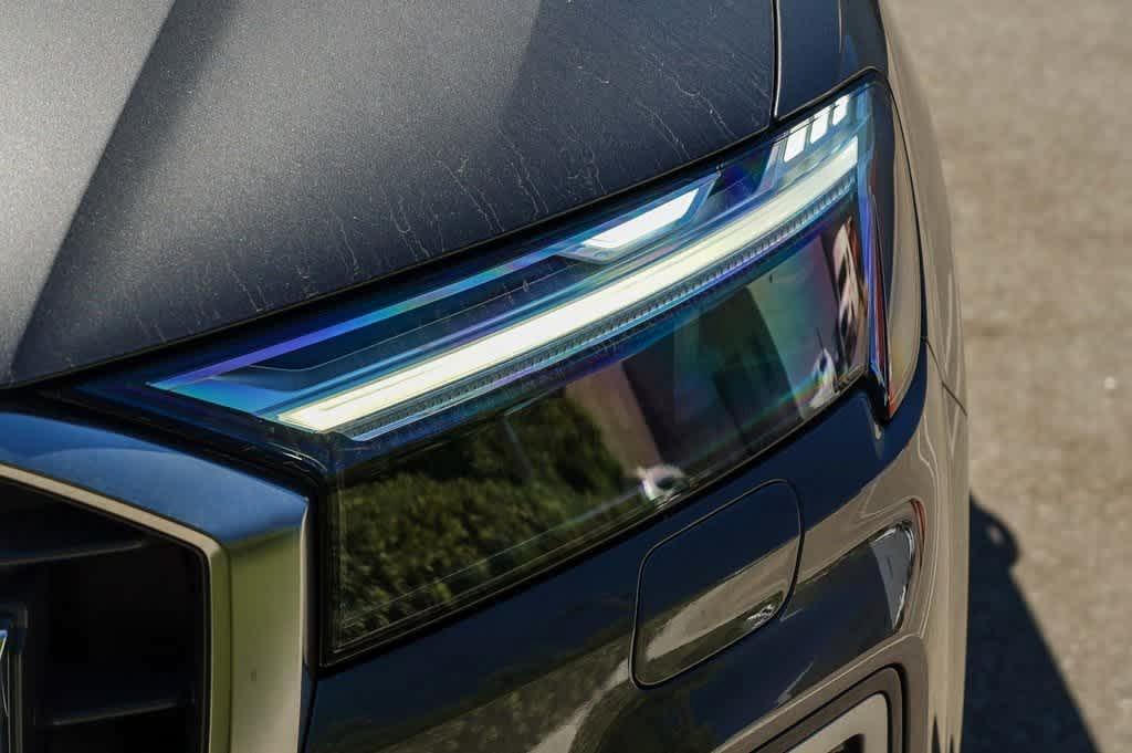 new 2025 Audi Q7 car, priced at $68,278