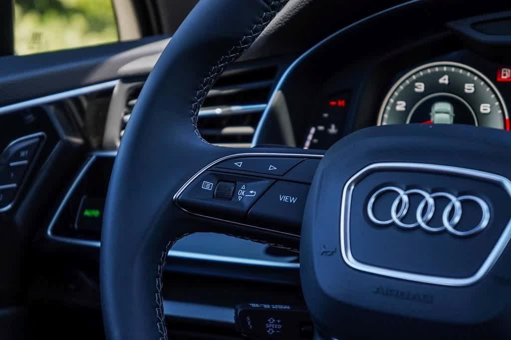 new 2025 Audi Q7 car, priced at $68,278