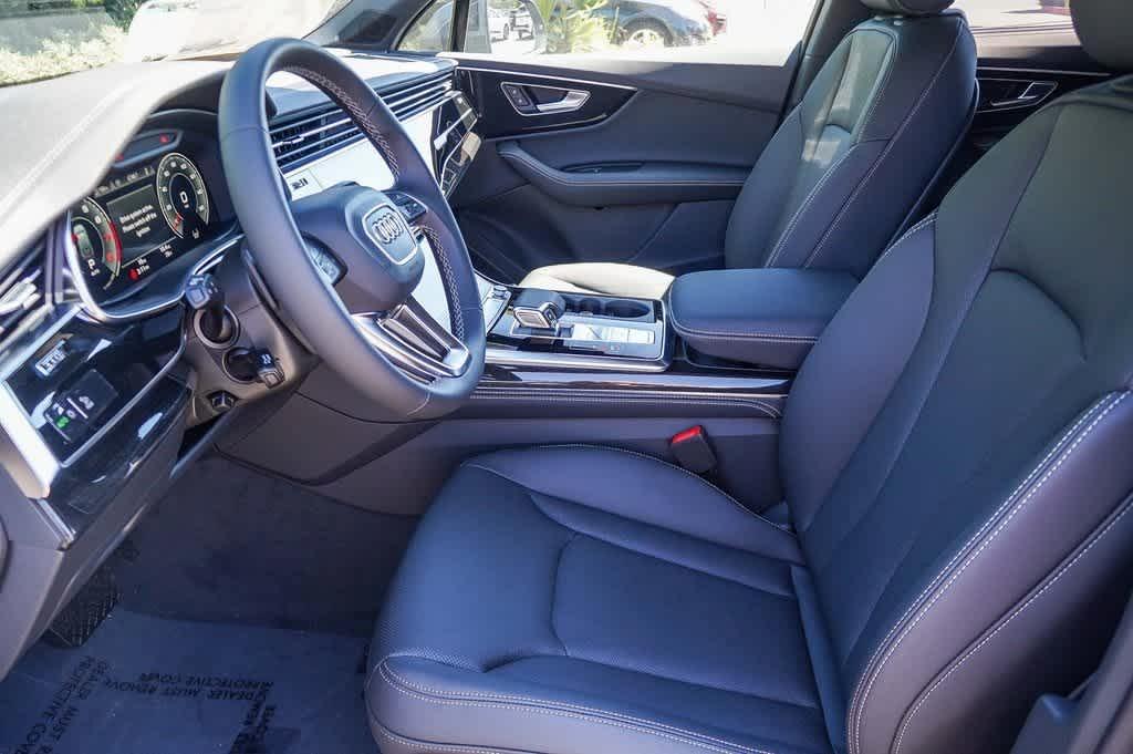 new 2025 Audi Q7 car, priced at $68,278