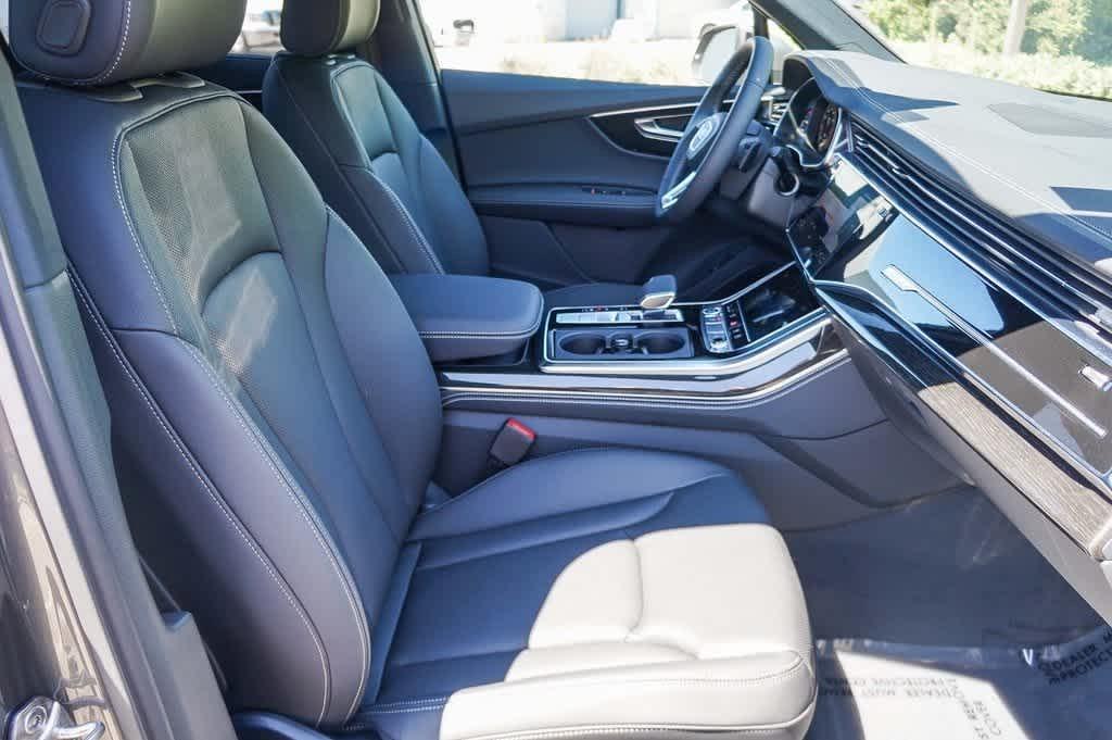 new 2025 Audi Q7 car, priced at $68,278