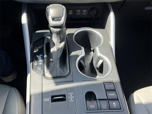used 2023 Toyota Highlander car, priced at $37,473