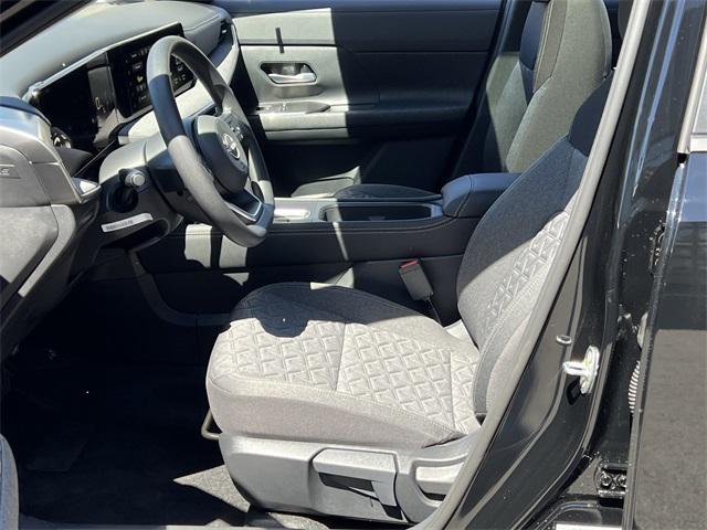 new 2025 Nissan Kicks car, priced at $27,701