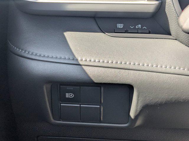 used 2022 Toyota Highlander car, priced at $34,990