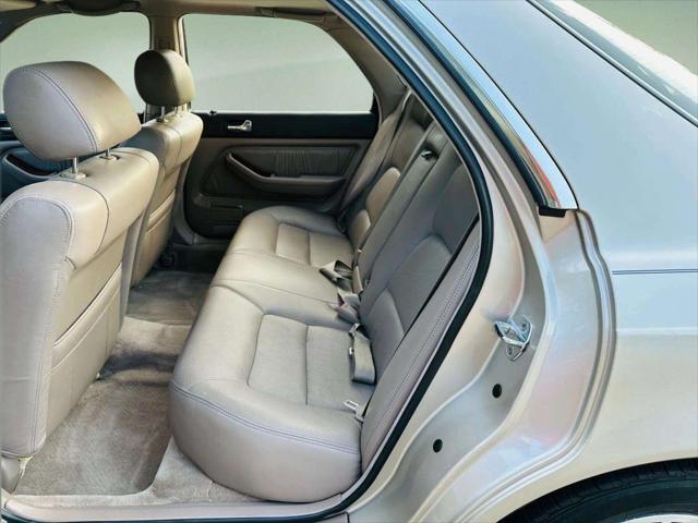 used 1992 Acura Legend car, priced at $14,999