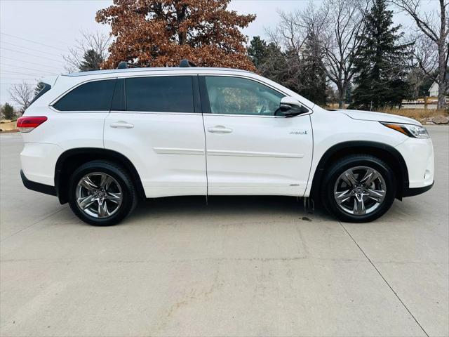 used 2017 Toyota Highlander Hybrid car, priced at $22,999