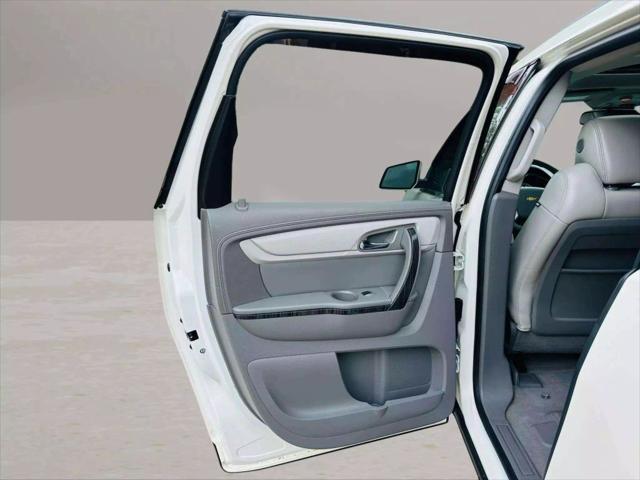 used 2014 Chevrolet Traverse car, priced at $9,999