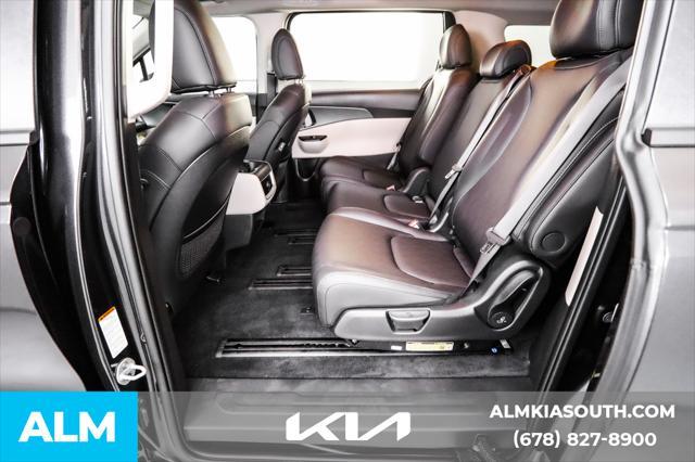 used 2024 Kia Carnival car, priced at $38,920