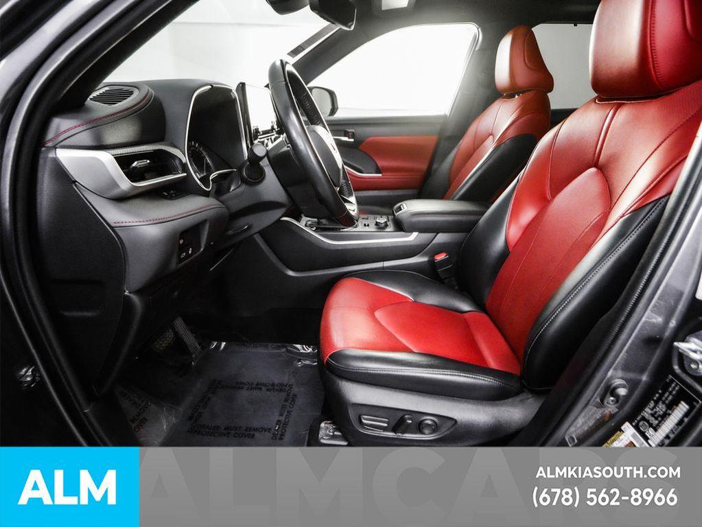 used 2022 Toyota Highlander car, priced at $38,970