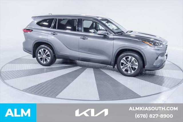 used 2021 Toyota Highlander car, priced at $33,420