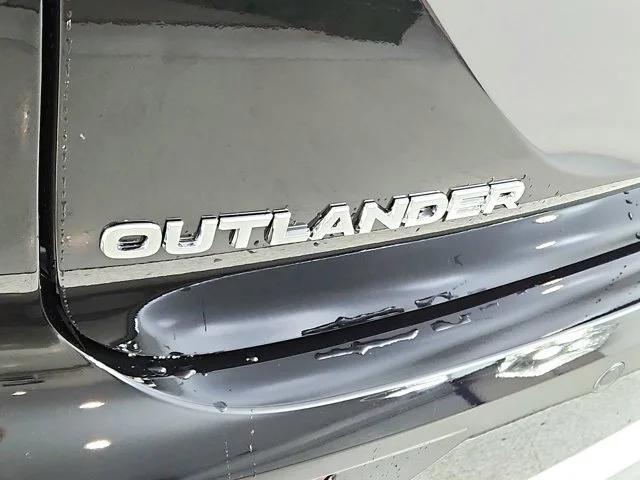 new 2024 Mitsubishi Outlander car, priced at $33,562