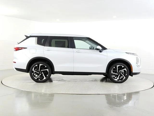 new 2024 Mitsubishi Outlander car, priced at $32,043