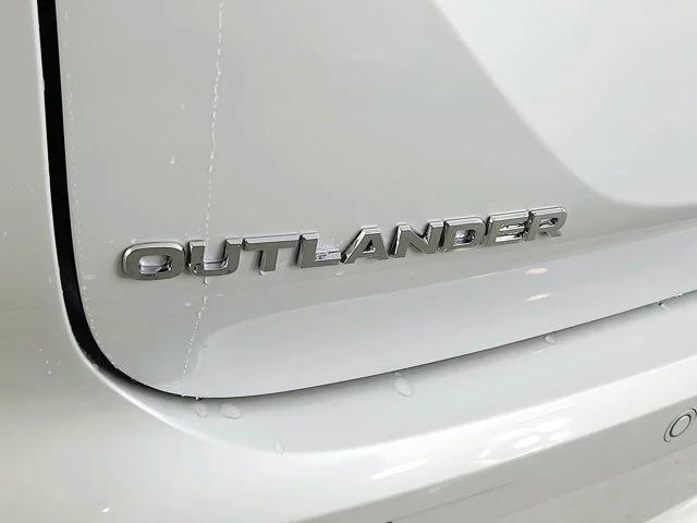 new 2024 Mitsubishi Outlander car, priced at $32,043