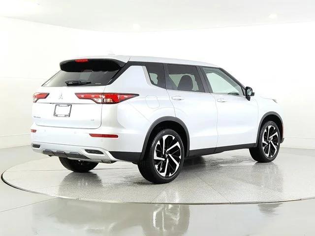 new 2024 Mitsubishi Outlander car, priced at $32,127