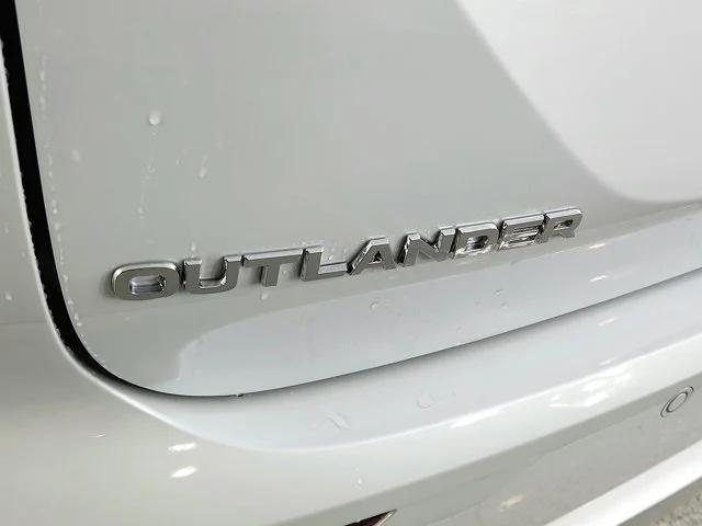 new 2024 Mitsubishi Outlander car, priced at $32,127