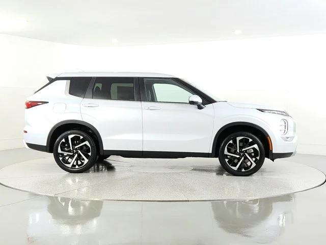 new 2024 Mitsubishi Outlander car, priced at $32,127