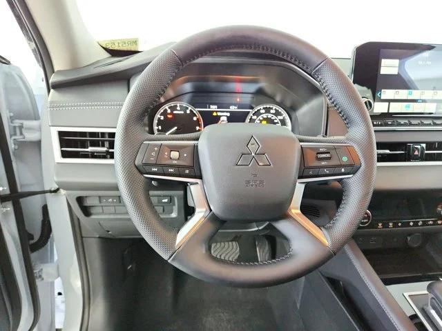 new 2024 Mitsubishi Outlander car, priced at $32,127