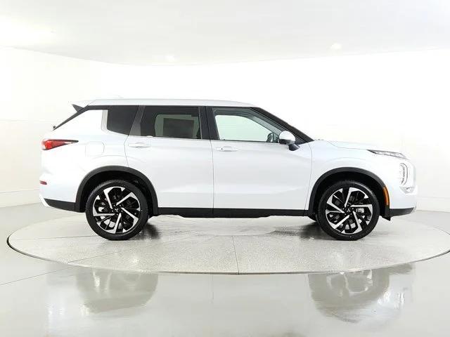 new 2024 Mitsubishi Outlander car, priced at $32,127