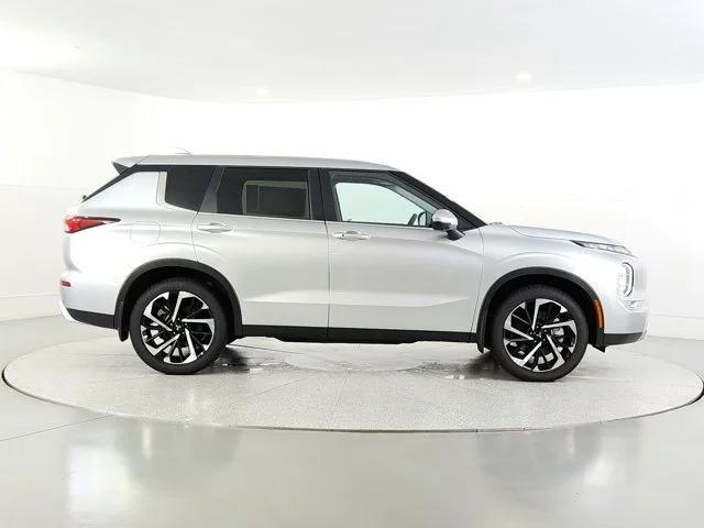 new 2024 Mitsubishi Outlander car, priced at $33,271