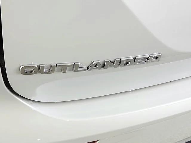 new 2024 Mitsubishi Outlander car, priced at $34,328