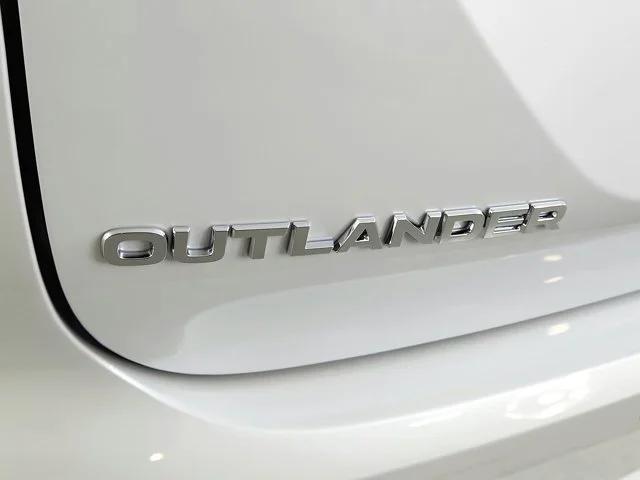 new 2024 Mitsubishi Outlander car, priced at $37,840