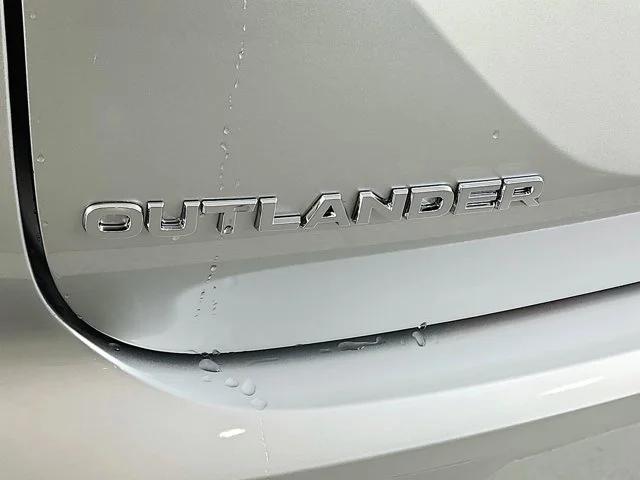 new 2024 Mitsubishi Outlander car, priced at $40,998