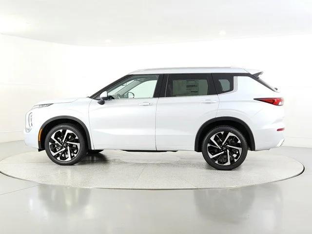 new 2024 Mitsubishi Outlander car, priced at $35,414