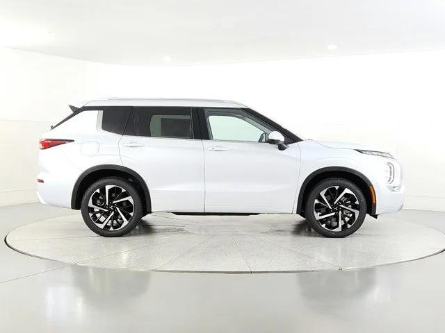 new 2024 Mitsubishi Outlander car, priced at $35,414