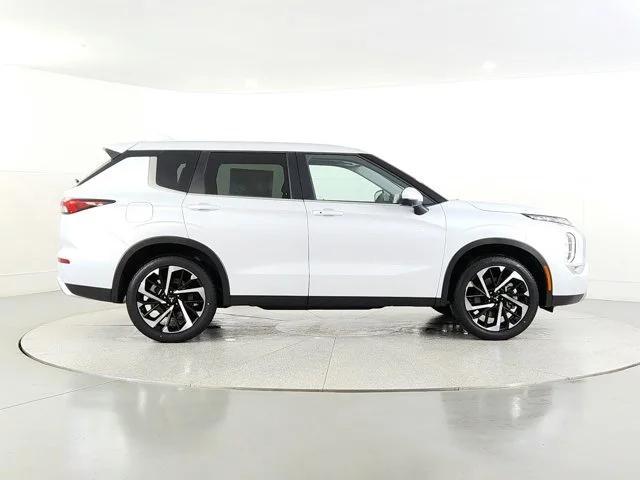 new 2024 Mitsubishi Outlander car, priced at $32,098