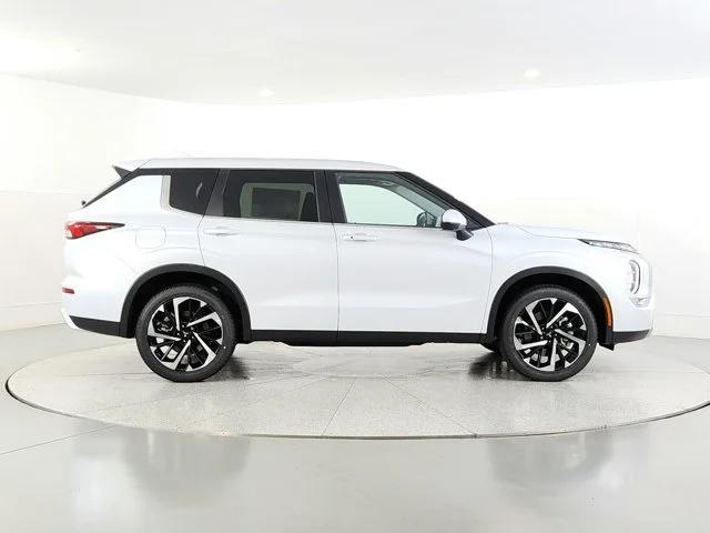 new 2024 Mitsubishi Outlander car, priced at $32,100