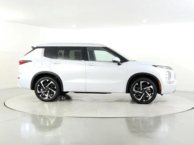 new 2024 Mitsubishi Outlander car, priced at $35,095