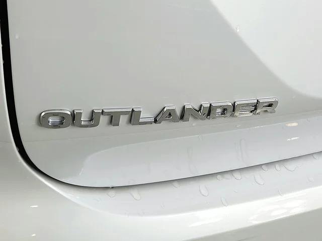 new 2024 Mitsubishi Outlander car, priced at $35,095