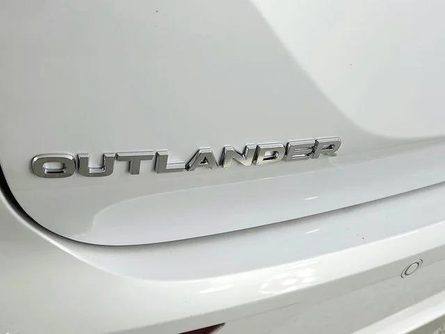 new 2024 Mitsubishi Outlander car, priced at $32,283