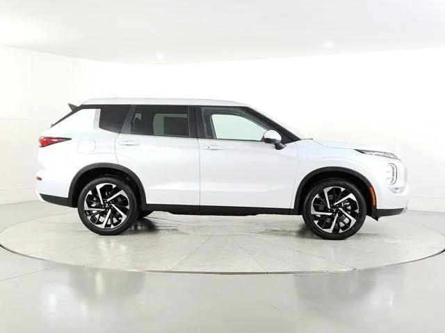 new 2024 Mitsubishi Outlander car, priced at $32,283